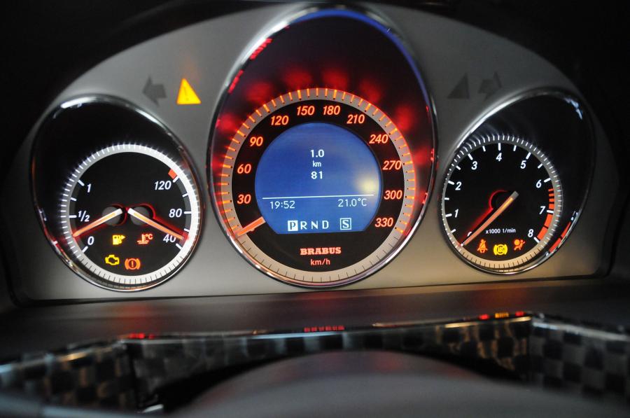  Mercedes-Benz GLK V8 by Brabus 2009 года  (фото 12 из 26)